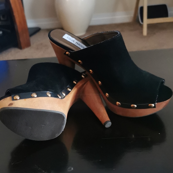 Shoes - Picture 2 of 3